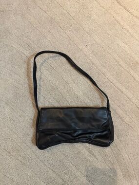 Classic Black Shoulder Bag - Unbranded